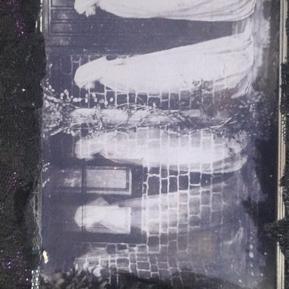 Ghost nuns - Picture 2 of 4